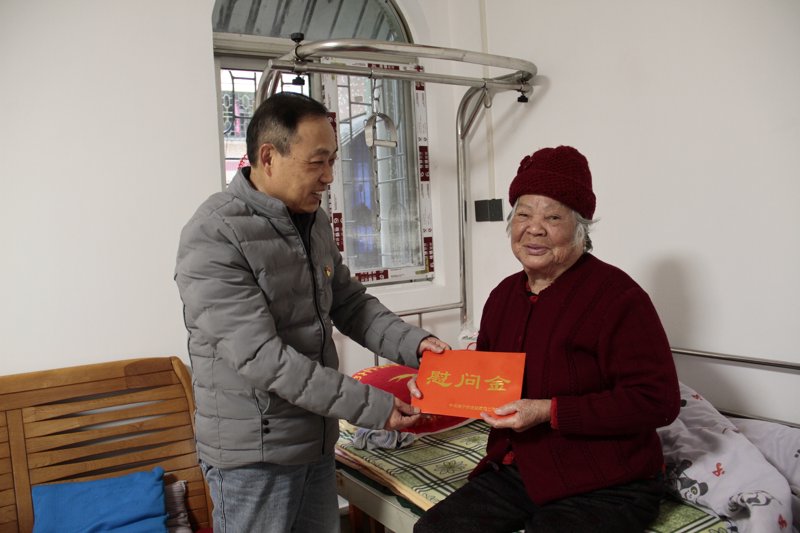 助学之路：教育的支持与陪伴